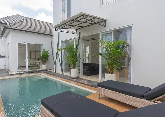 Margarita Villa *
