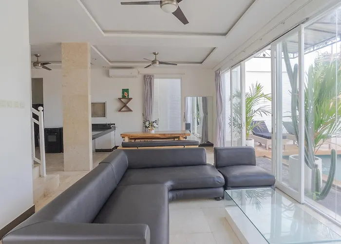 Margarita Villa *